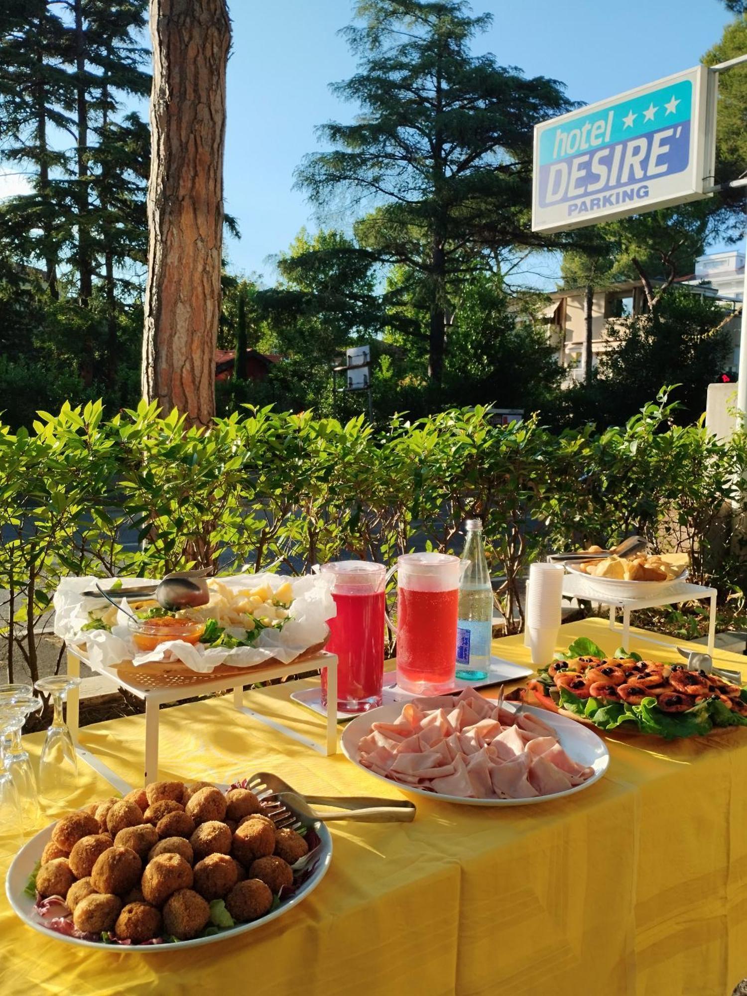 Hotel Desire' Riccione Bagian luar foto