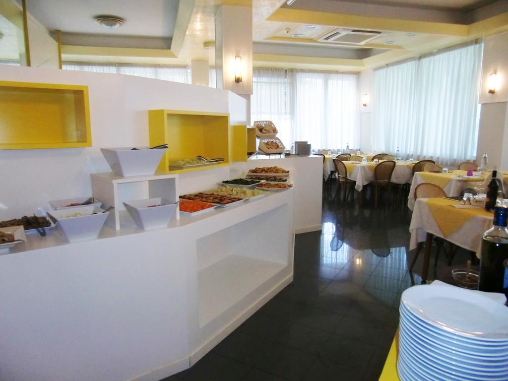 Hotel Desire' Riccione Bagian luar foto