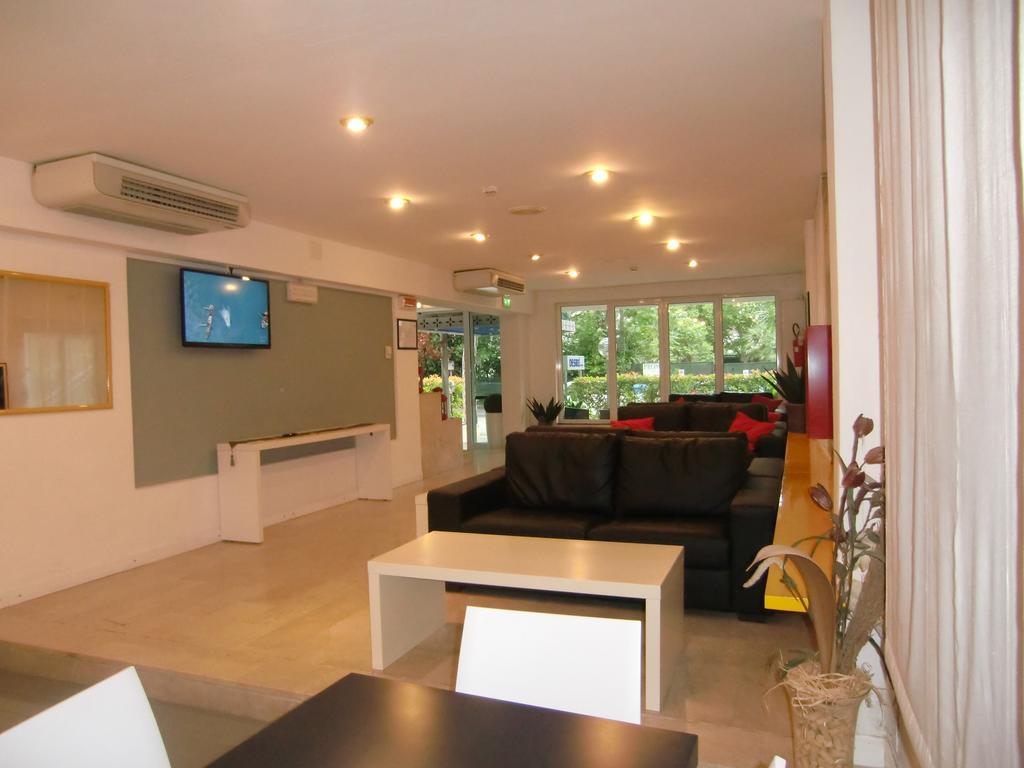 Hotel Desire' Riccione Bagian luar foto