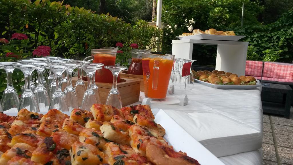 Hotel Desire' Riccione Bagian luar foto
