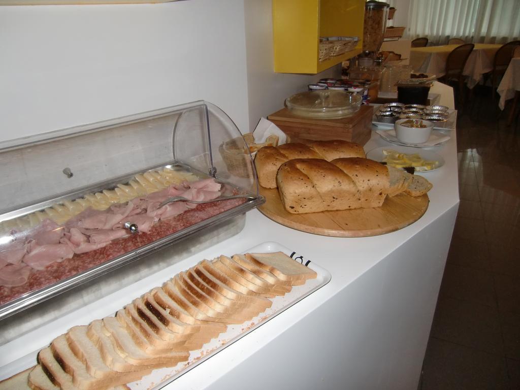 Hotel Desire' Riccione Bagian luar foto