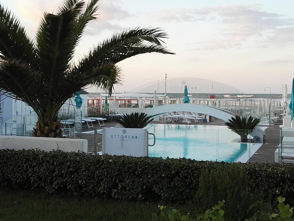 Hotel Desire' Riccione Bagian luar foto