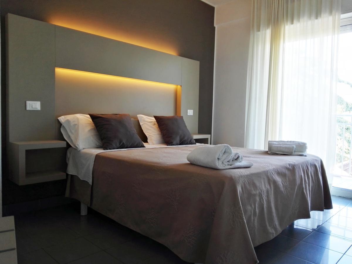Hotel Desire' Riccione Bagian luar foto