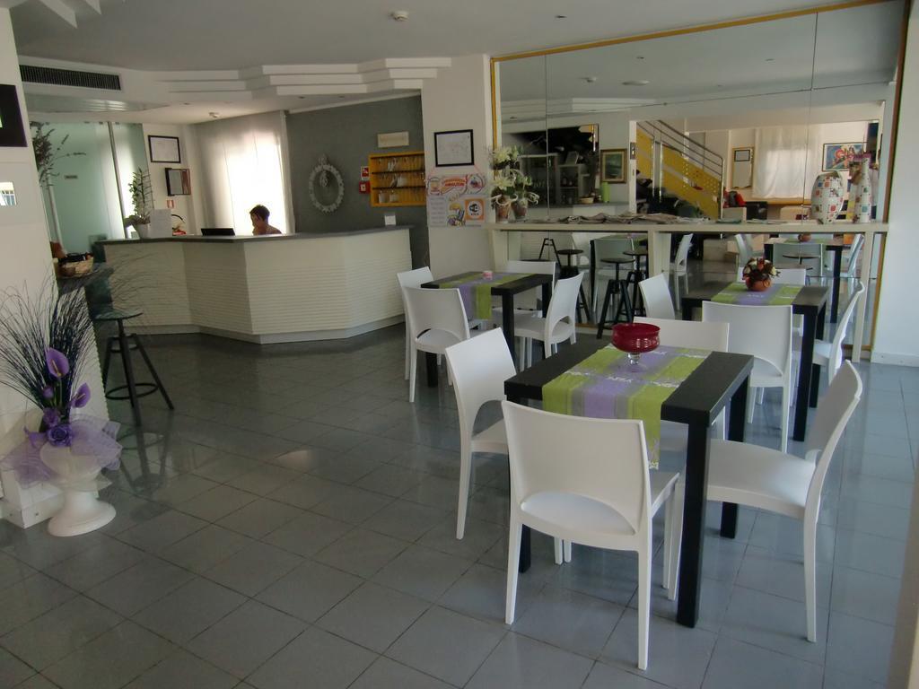 Hotel Desire' Riccione Bagian luar foto